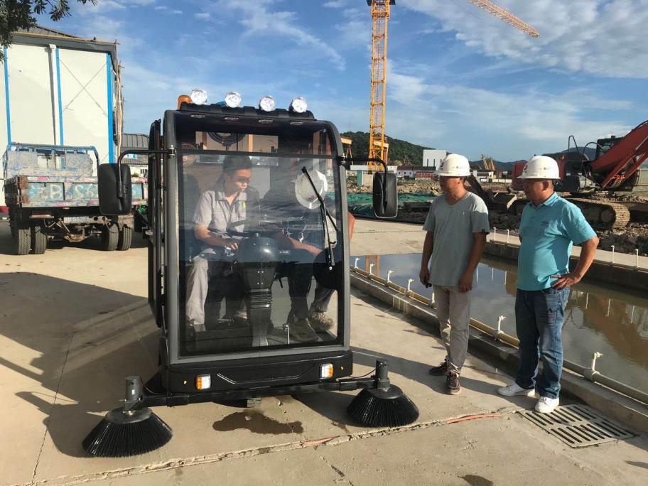 改则龙泉市清扫车